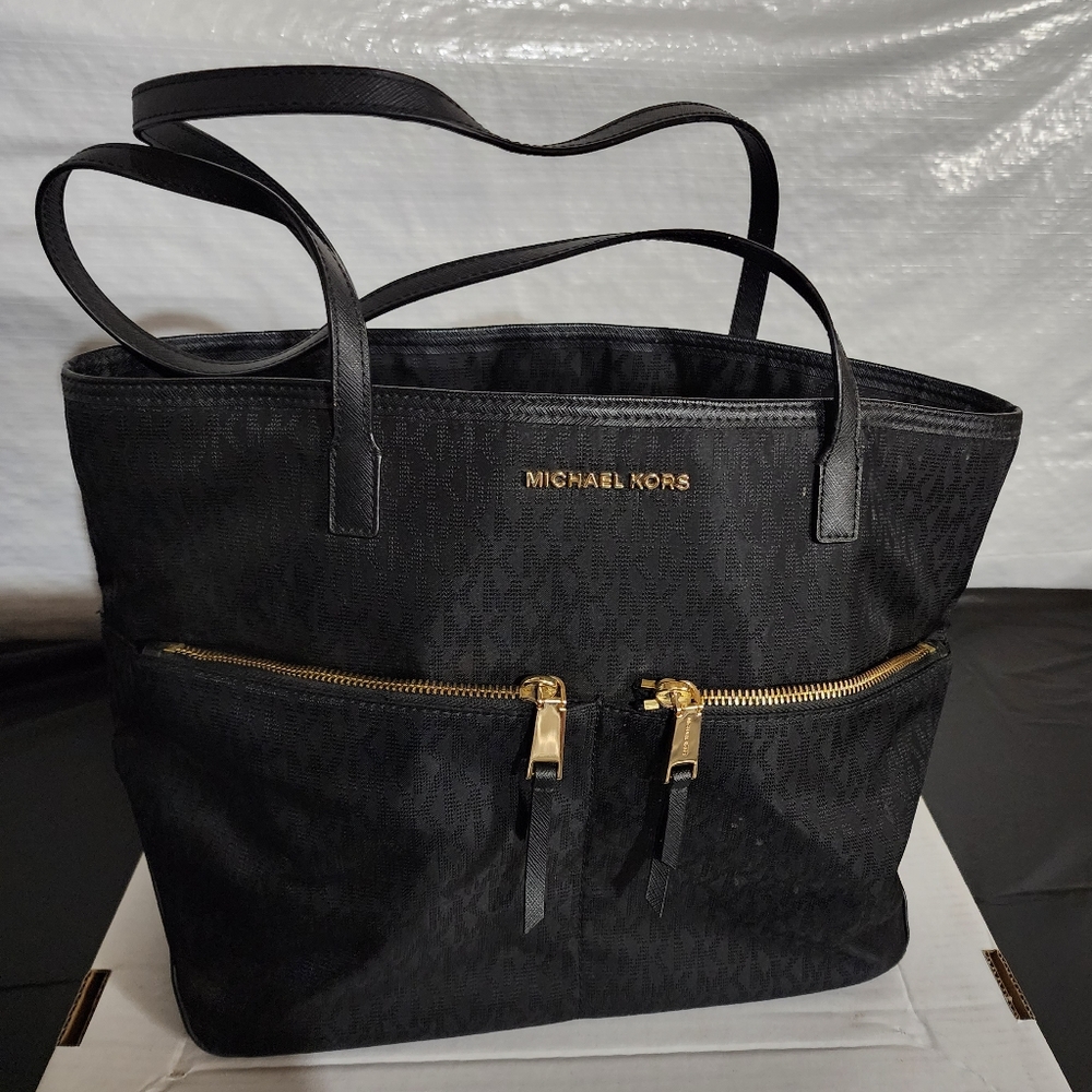 Signature Black Michael Kors Zip Top Bag
